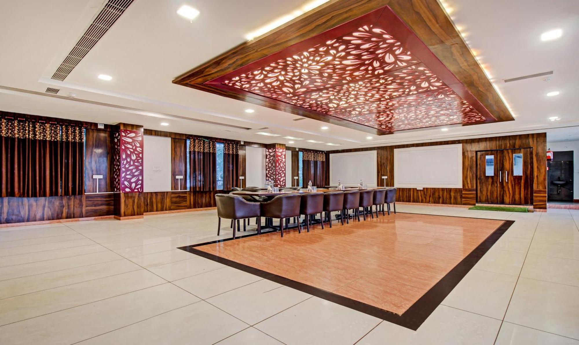Treebo Silver Grand New Agreement Lakhnau Kültér fotó