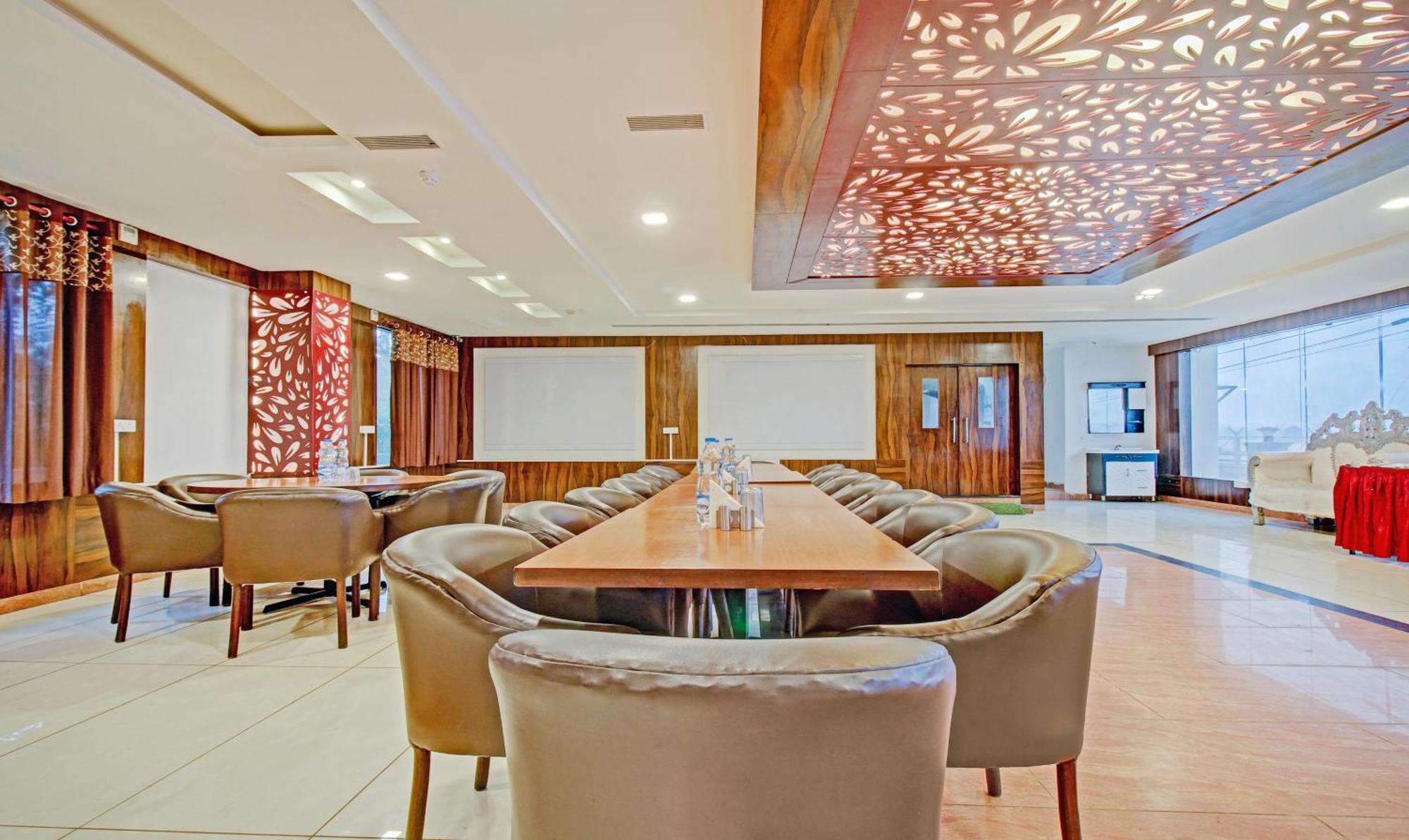 Treebo Silver Grand New Agreement Lakhnau Kültér fotó