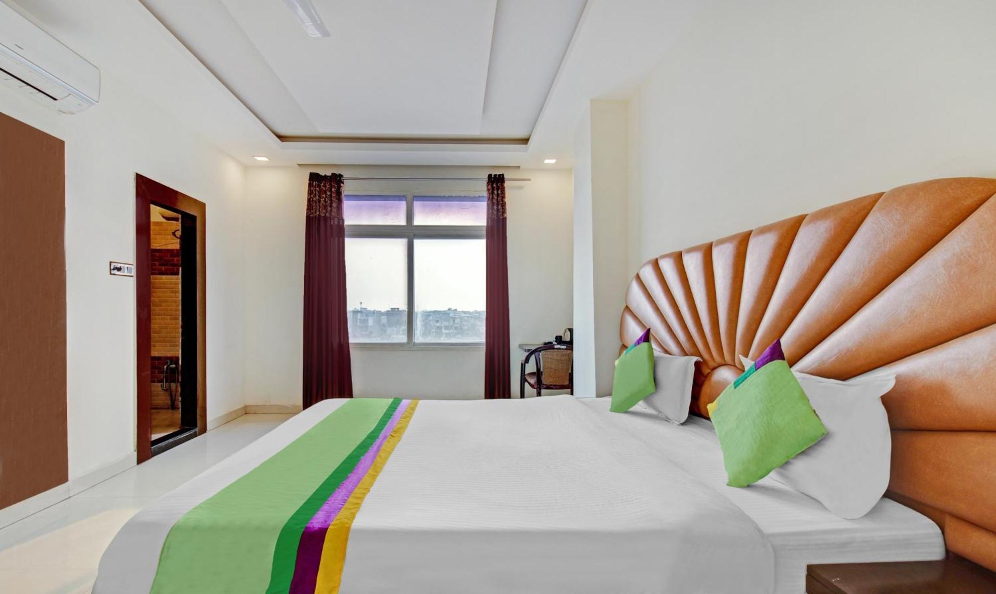 Treebo Silver Grand New Agreement Lakhnau Kültér fotó