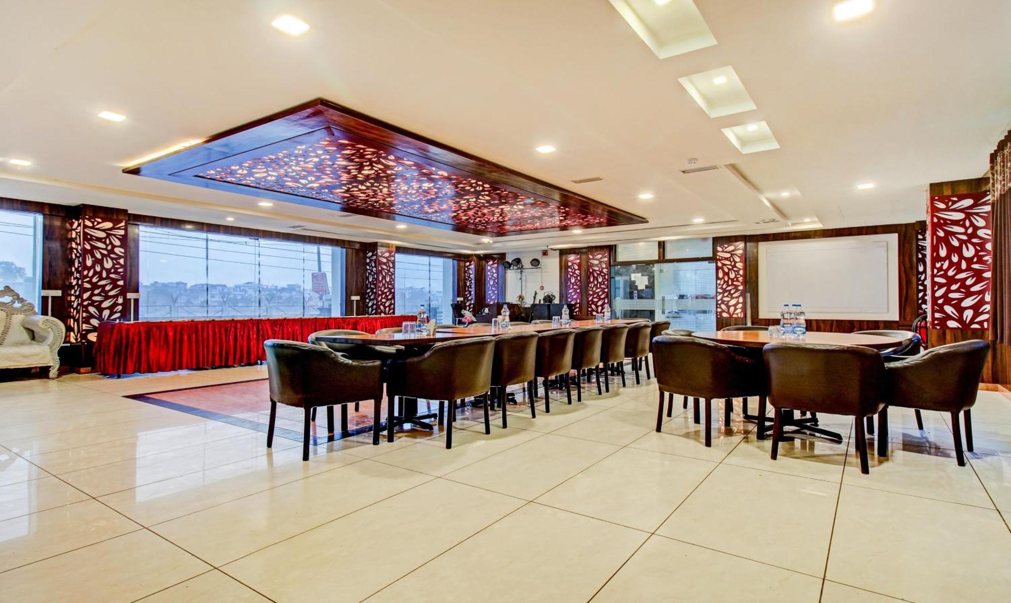 Treebo Silver Grand New Agreement Lakhnau Kültér fotó